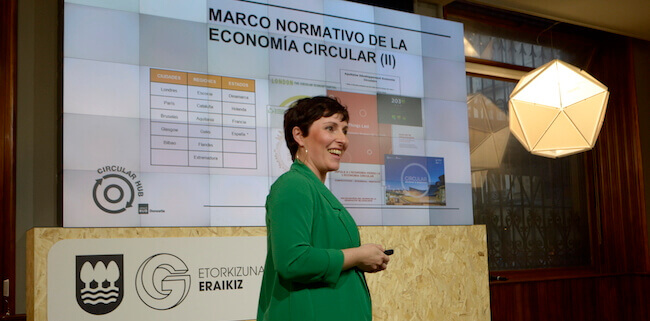 Sylvia Muñoz, ambientóloga e ingeniera ambiental, en la presentación de Circular Hub.