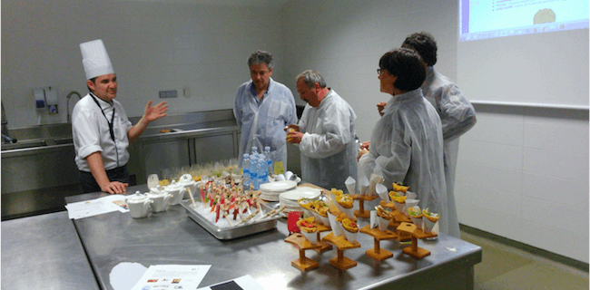 Participantes en Jakiberri en una sesión de cata de prototipos.