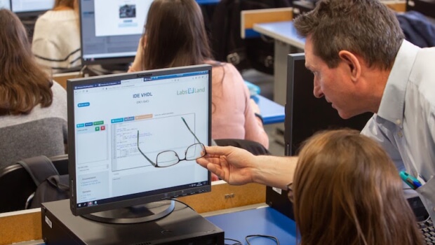 LabsLand abre su red de laboratorios remotos a los centros educativos
