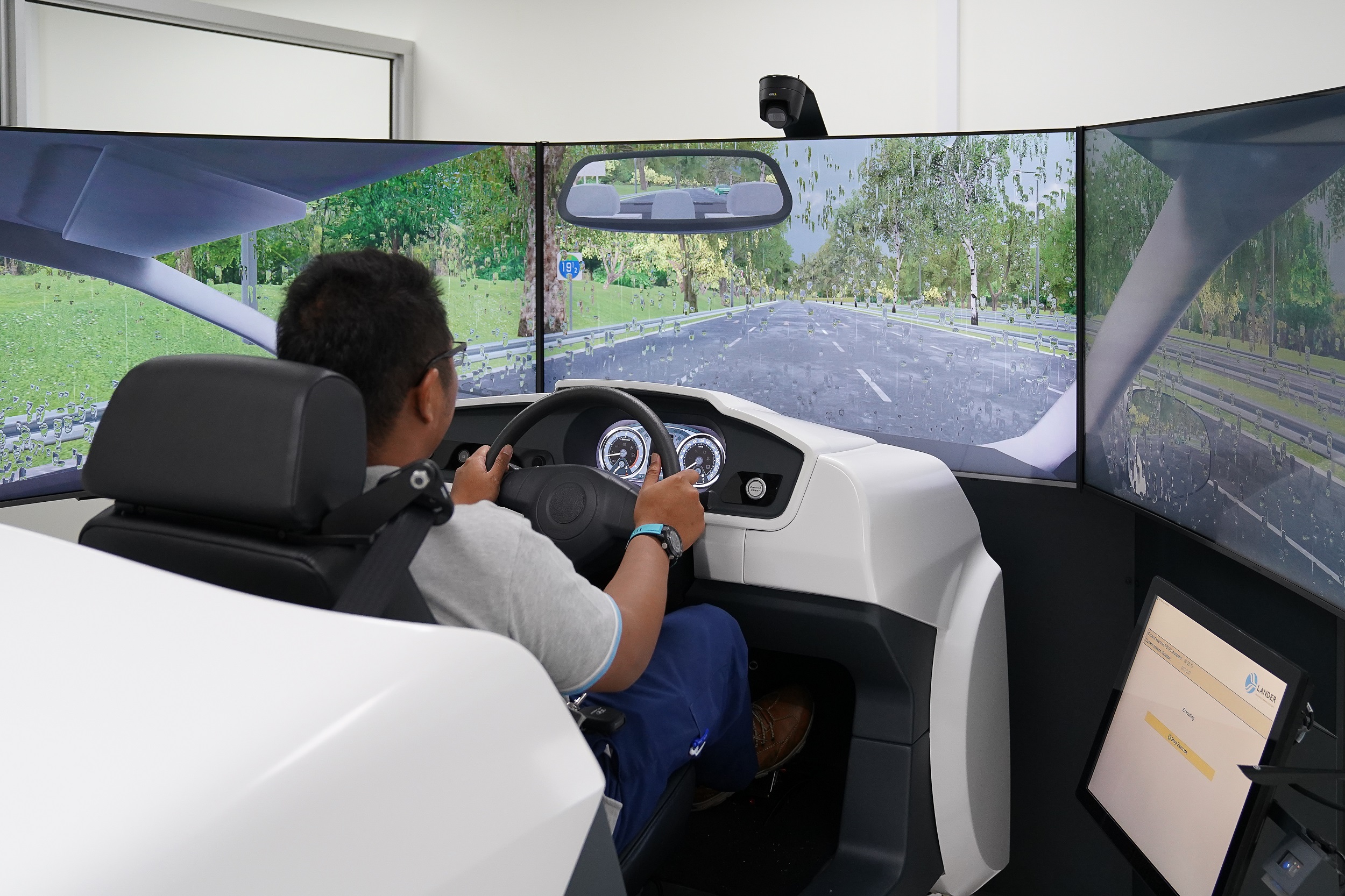 Simuladores vascos para lograr el permiso de conducir en Singapur