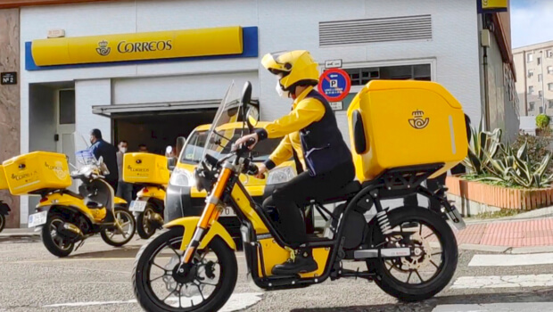 RIEJU enpresa kataluniarra eta NUUK euskal enpresak, eskuratu dute CORREOSerako motozikleta elektrikoen flota handienaren esleipena