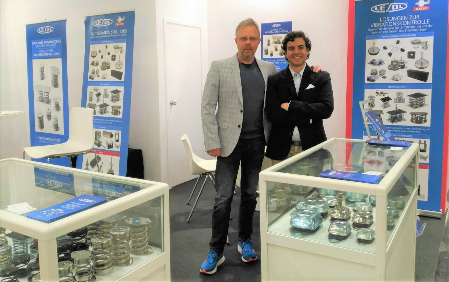 Romuald Sowa (i), comercial de Lesol en Alemania, Bélgica, Austria y Turquía, y Pablo Solórzano (d), director de Marketing de Lesol.