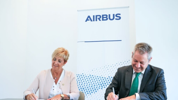 Eusko Jaurlaritzak eta Airbus konpainiak tokiko ekoizpen-egitura indartzeko elkarlanean jarduteko konpromisoa hartu dute, eraldaketa teknologiko-digitalean eta energetiko-klimatikoan oinarrituta