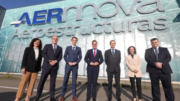 El consejero de Industria, Mikel Jauregi, visita la empresa Aernnova, líder en soluciones aeronáuticas avanzadas