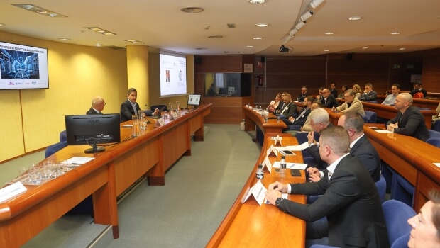 Robotikak eta automatizazioak Euskadiren eta Txekiar Errepublikaren industriarako dituzten aukerak aztertu dituzte