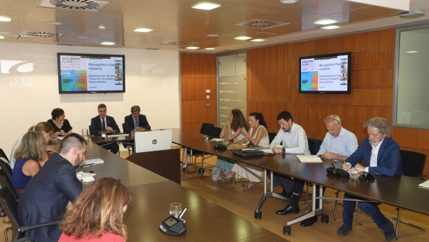 Eusko  Jaurlaritza  Industria  Plan  berriaren  sozializazio-prozesua  egiten  ari  da,  eta  Ekonomia  eta  Gizarte  Arazoetarako  Batzordean  aurkeztu  du