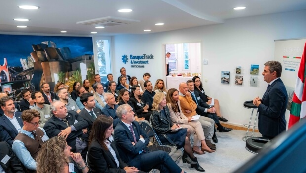 Una delegación empresarial vasca analiza la transformación de la automoción alemana en Múnich
