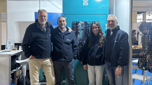 Dryfing desarrolla una máquina “vending” que limpia trajes de neopreno de forma más sostenible y eficiente
