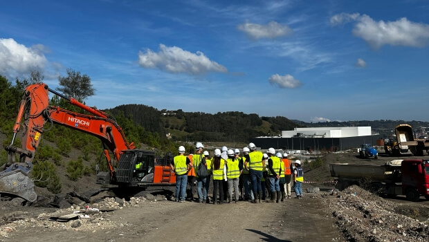 Estudiantes de la Escuela de Ingenieros de Gipuzkoa han visitado las obras de Eskuzaitzeta de la mano de Sprilur