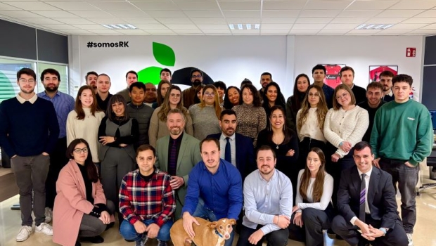 RK  Solutions  handizkako  informatikako  denda  da  eta  ETE-entzako  software  soluzioak  hornitzen  ditu