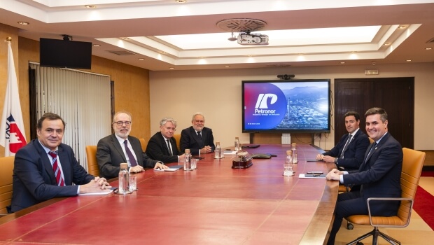 Euskadiren  industria-estrategia  indartu  du  Pradalesek,  deskarbonizazioaren  eta  autonomia  estrategikoaren  aldeko  apustu  irmoaren  bidez