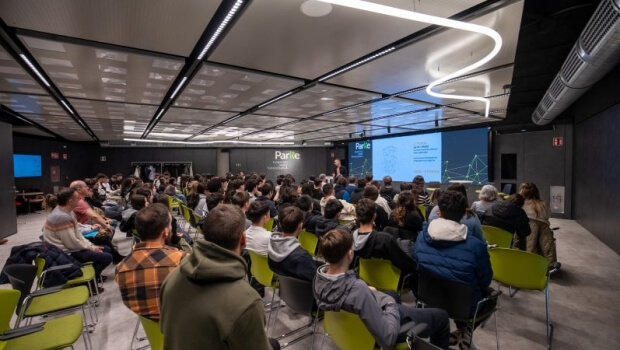 Euskadiko  Lanbide  Heziketak  eta  Euskadiko  Parke  Teknologikoek  batxilergoko  1.000  ikasle  baino  gehiago  bildu  dituzte  enpreseta  zientifiko  teknologikoetako  lan-aukerak  erakusteko