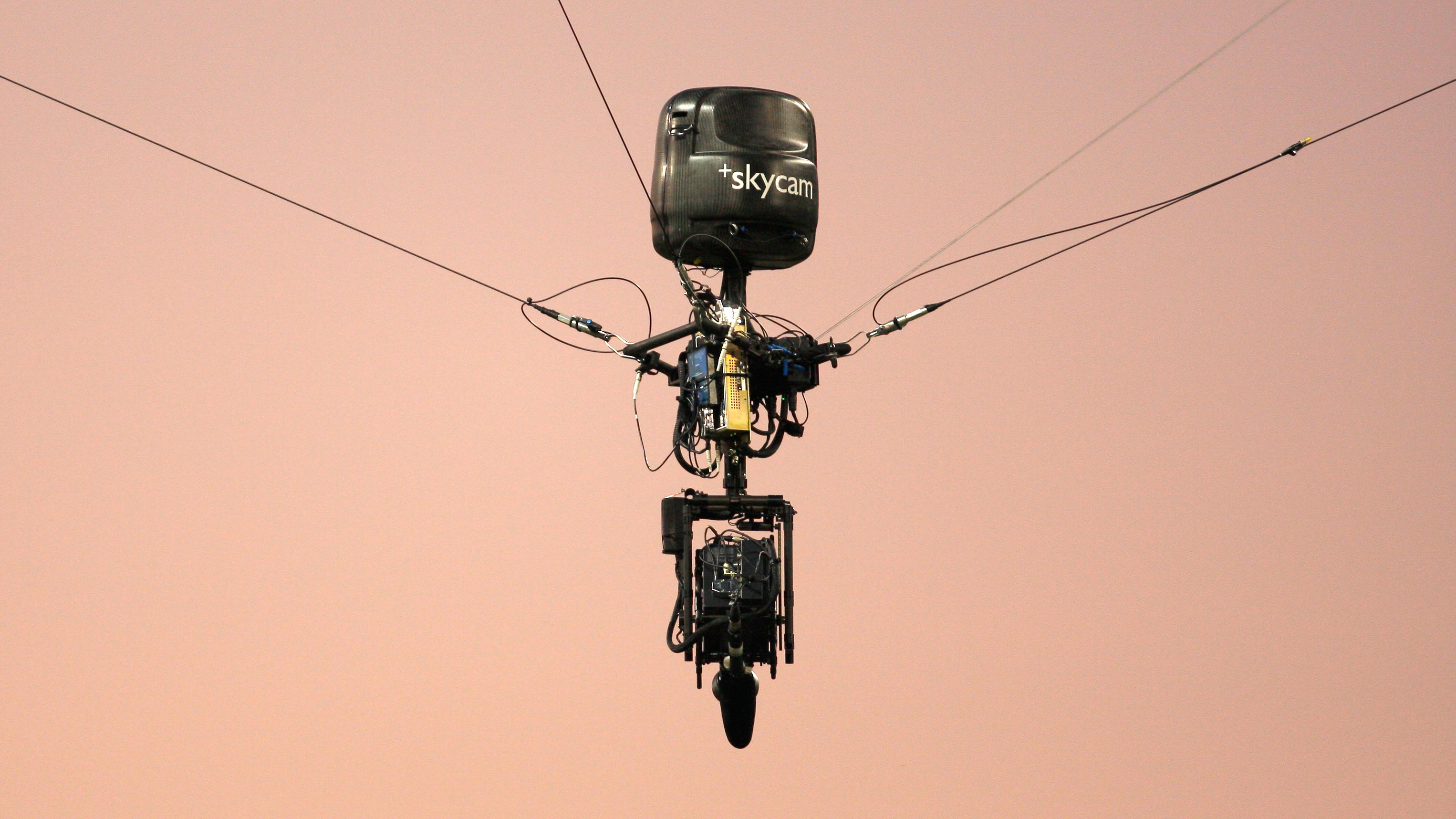 Skycam, kable bidez esekitako kamera-sistema